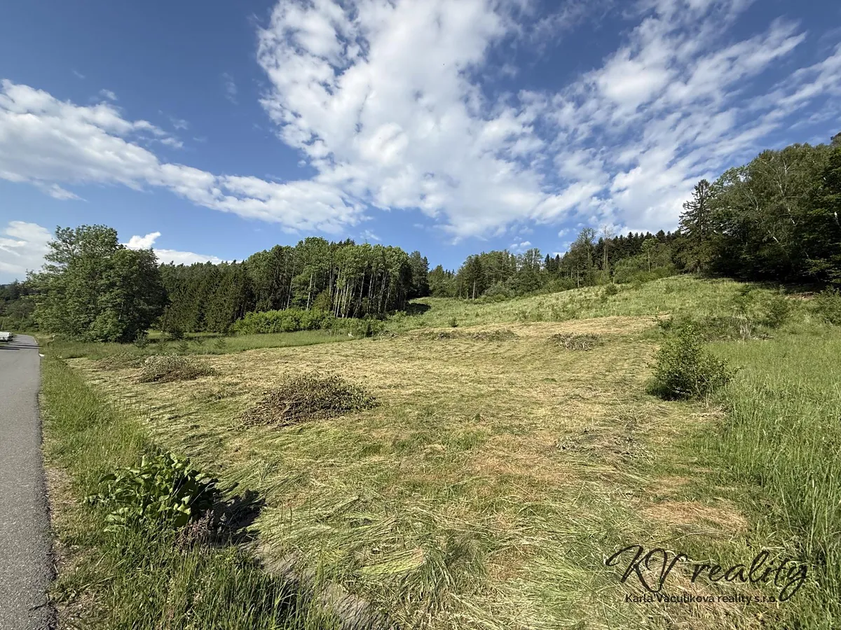Prodej stavebního pozemku 2493 m²